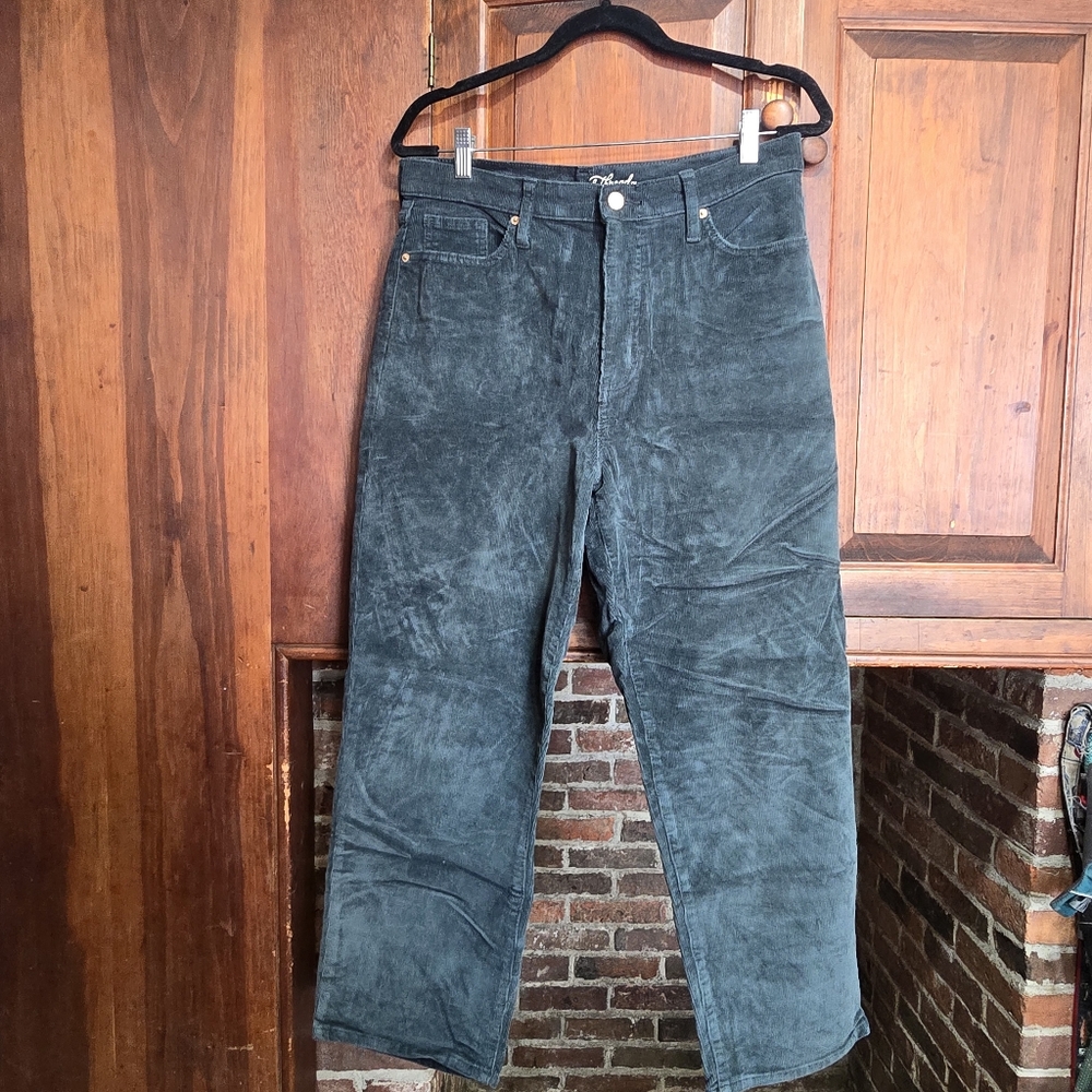 Universal Thread Vintage Straight Leg Crop Green Corduroy Pants - Size 12/31